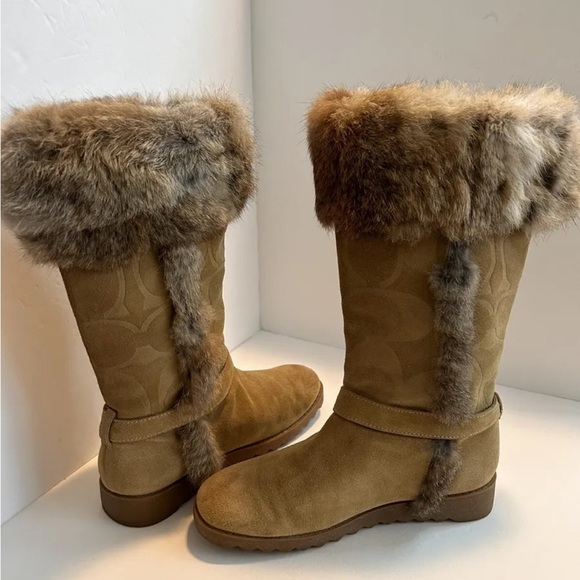 COACH Deeann Signature Boots Camel Tan Suede Buckle Rabbit Fur Trim Size 7B - Picture 4 of 13
